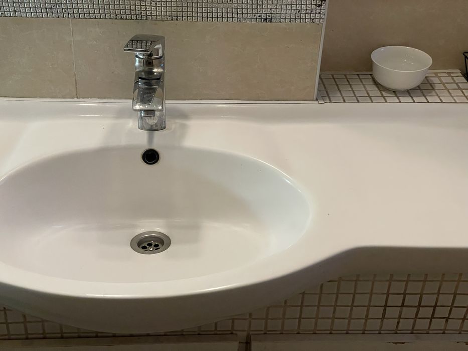 Раковина фаянс со смесителем