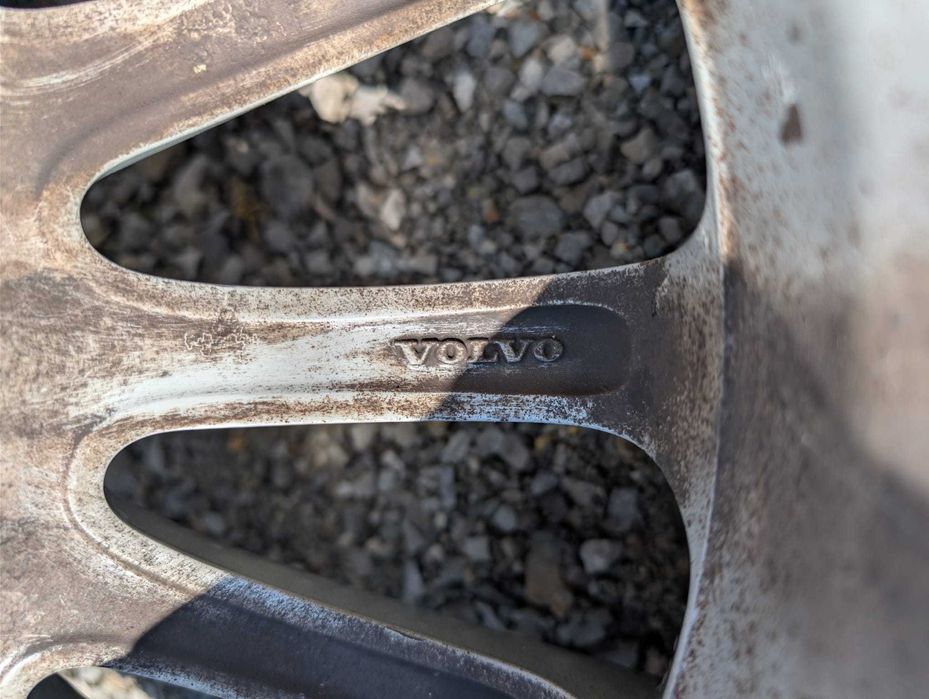 Volvo 5X108 - 18 цола - 63.4 Централен отвор с гуми 245-40-18 (летни)