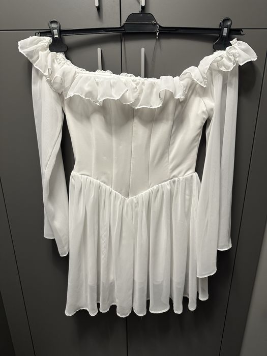 Бяла къса рокля корсет