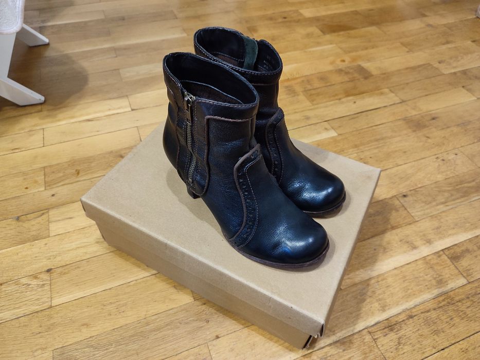 Clarks Lizzie Agra кожени дамски боти на токчета с цип номер 39