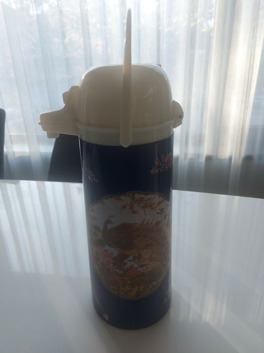 Ретро термос с помпа