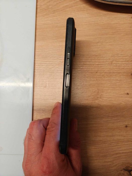 Продавам Nokia XR21