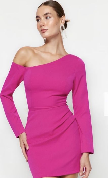 Цикламена рокля нова