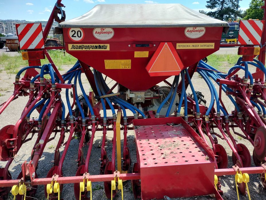 Сеялка СПУ - пневматична, навесна и прикачна