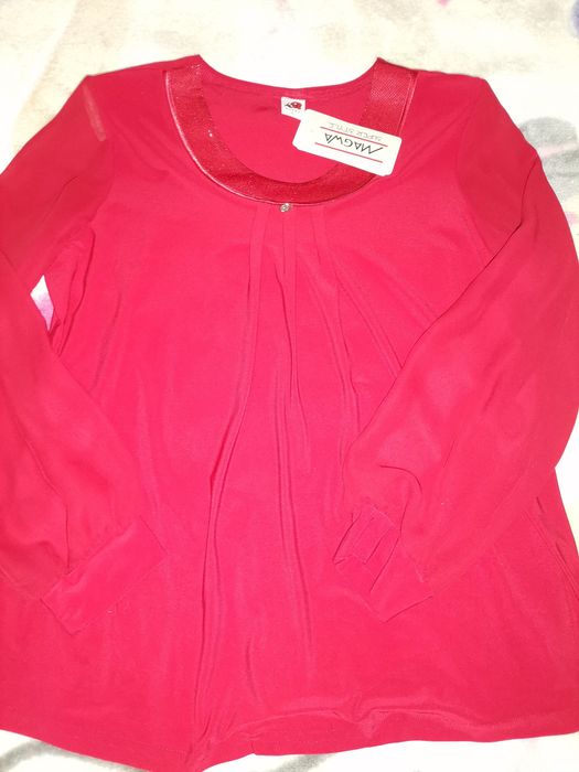 Bluza marimea L,de culoare rosie noua cu eticheta