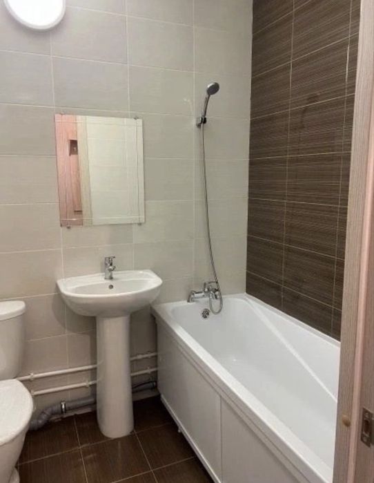 Посуточно сдаётся Женис 3, ЖК Титаник
