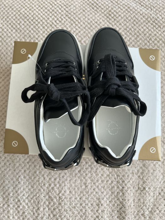 Женские кроссовки