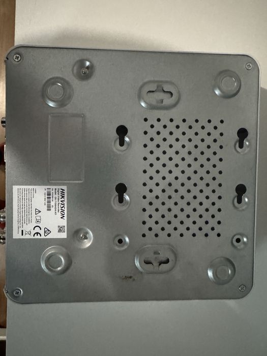 DVR HikVision DS-7104HGHI-F1