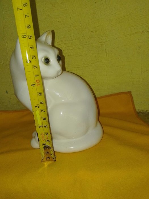 Старa Порцелановa Фигурa - Котка