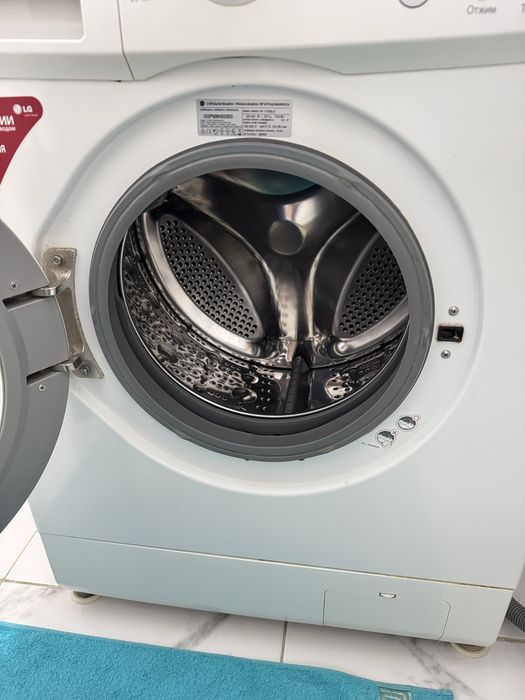 Стиральная машина в рабочем состоянии