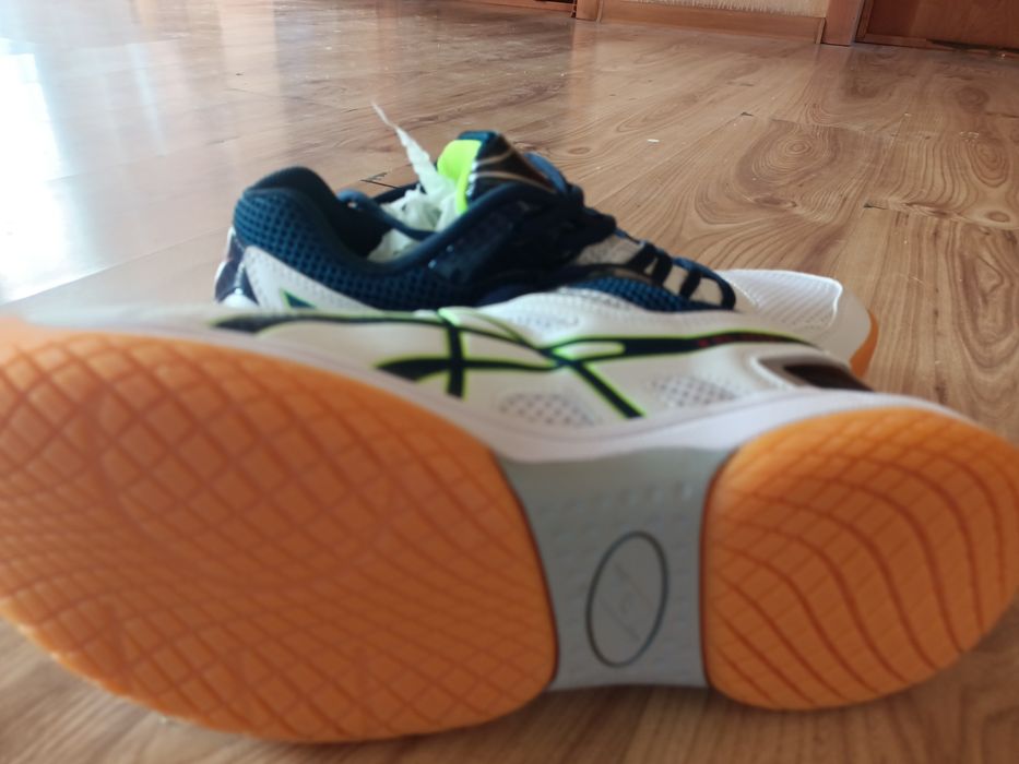 Кроссовки Аsics продам