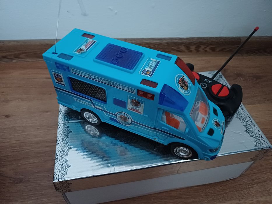 Vând diferite mașinuțe