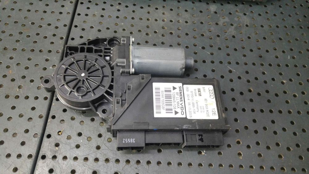 Motoras macara dreapta fata audi a4 b7 8e 8e1959802e 105845108 0130821764