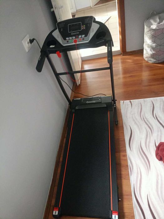 Професионална бягаща пътека