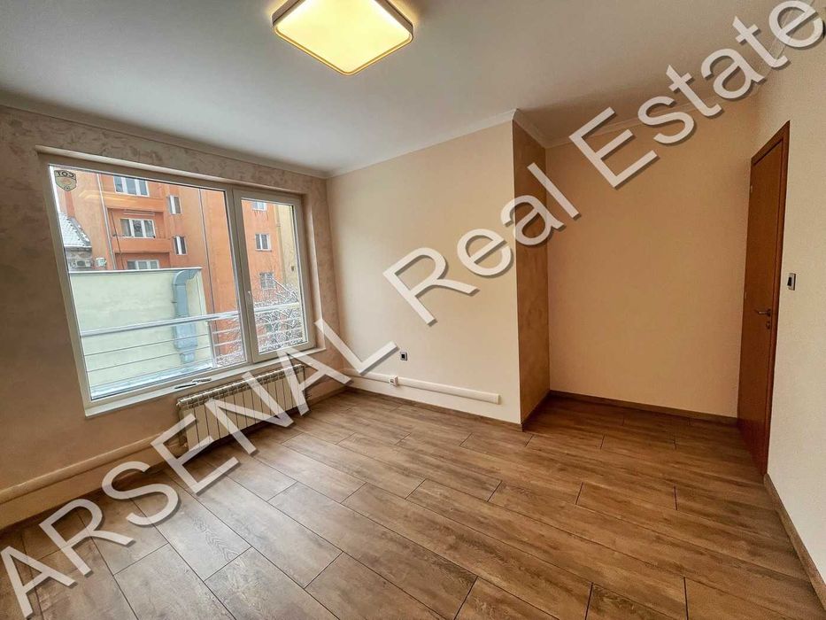 Дава се под наем Офис в София, Център - 122 кв.м за 997.05 € - Снимка #3