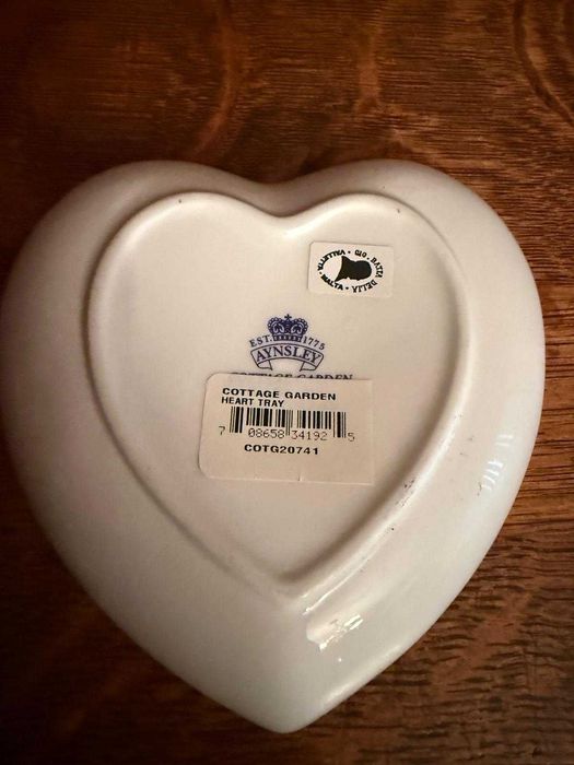 Декоративна чиния във формата на сърце от Aynsley