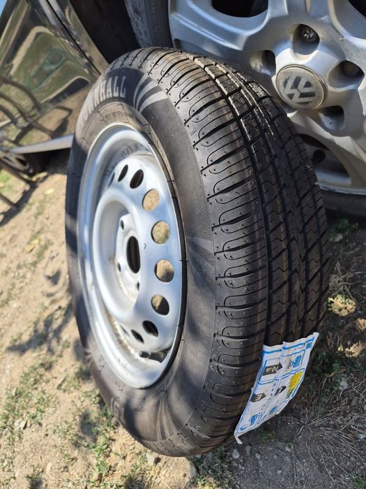 БЕЗ ДОКУМЕНТИ Двуосно Ремарке за автомобил Newiadow 750кг, с брезент и шпригли 1.20м