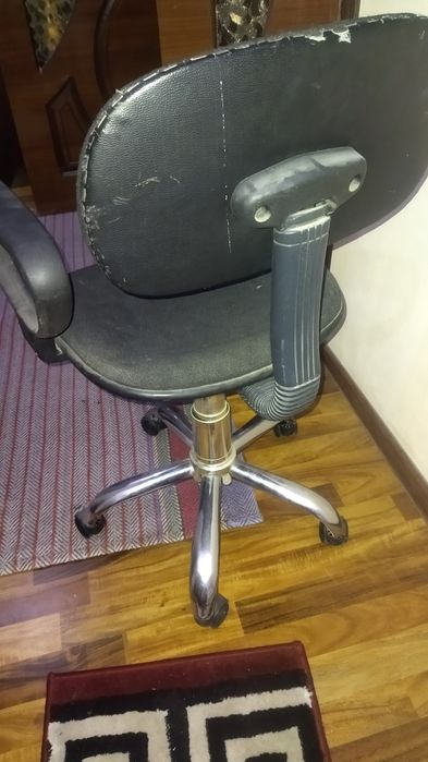 Продам офисный кресло отличное качество