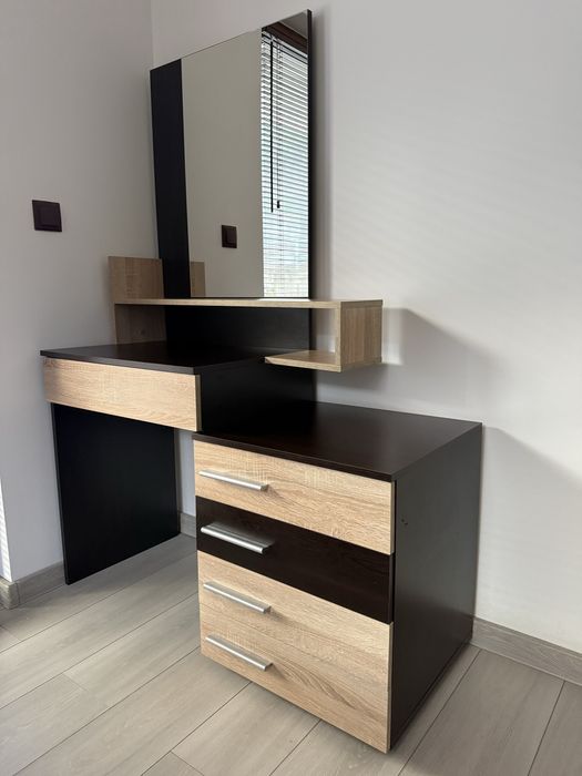 Тоалетка  с огледало