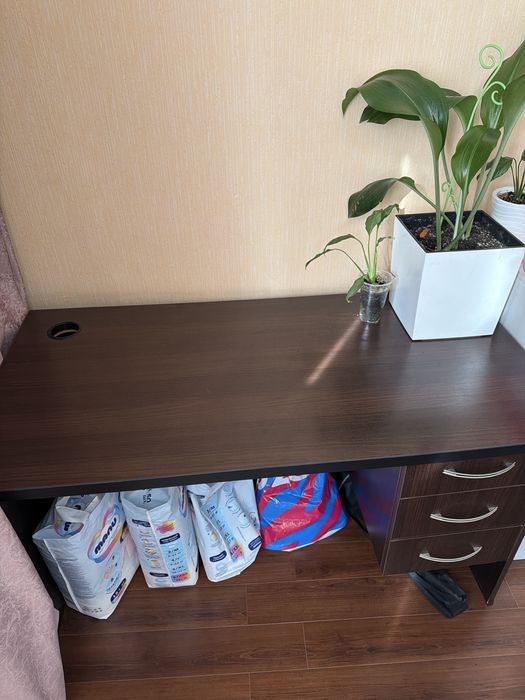 Компьютерный  Стол для офиса и дома