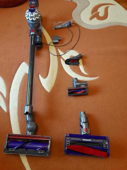 De vanzare aspirator Dyson V 8 Absolute  editie 2024