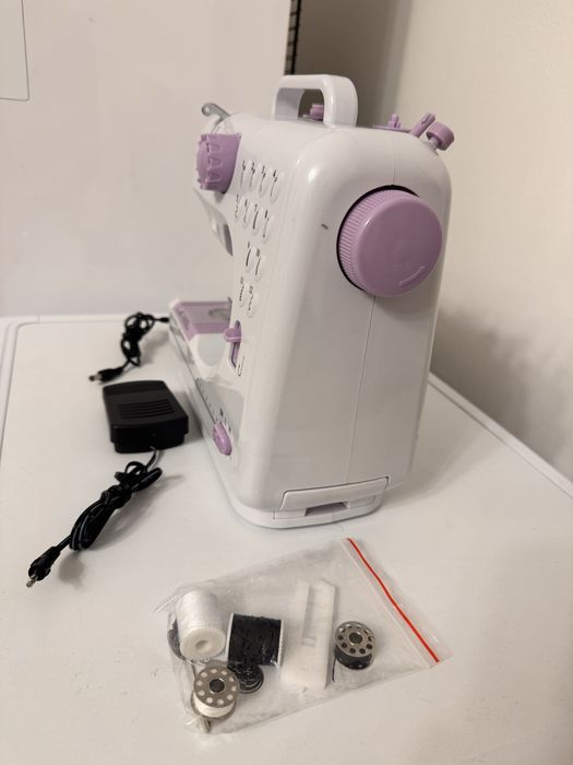 Masina de cusut YASM 505A aproape noua