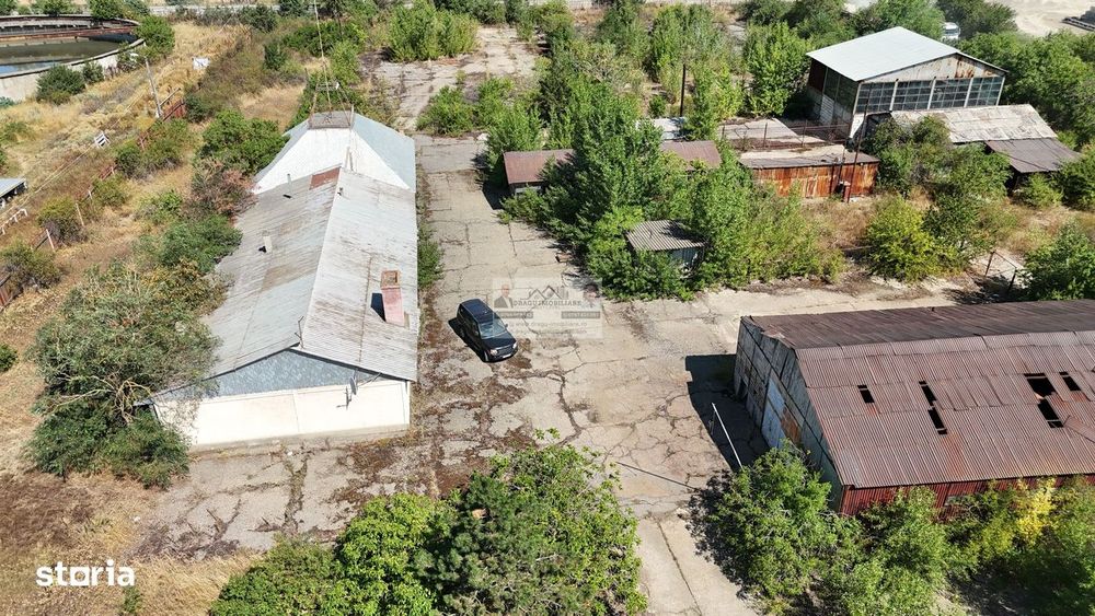 Teren intravilan 15.700 mp si constructii in zona Vrancart/Adjud/Vranc