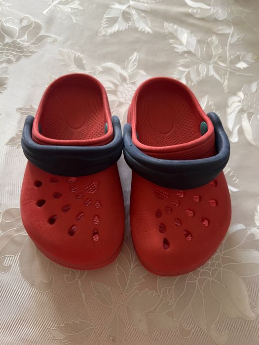 Продам обувь для мальчика и девочки по 2000