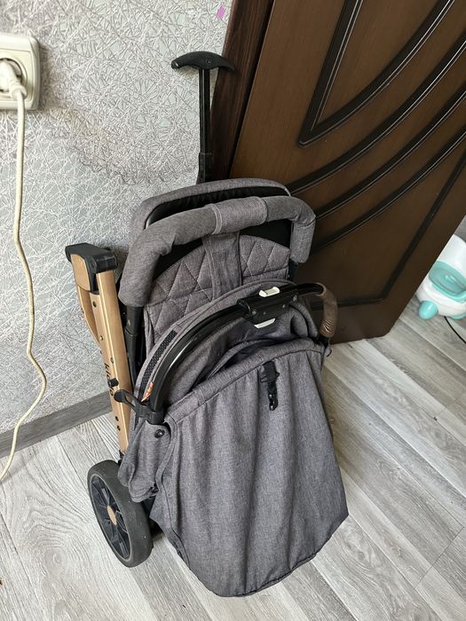 Продам детскую коляску фирменную Kidilo