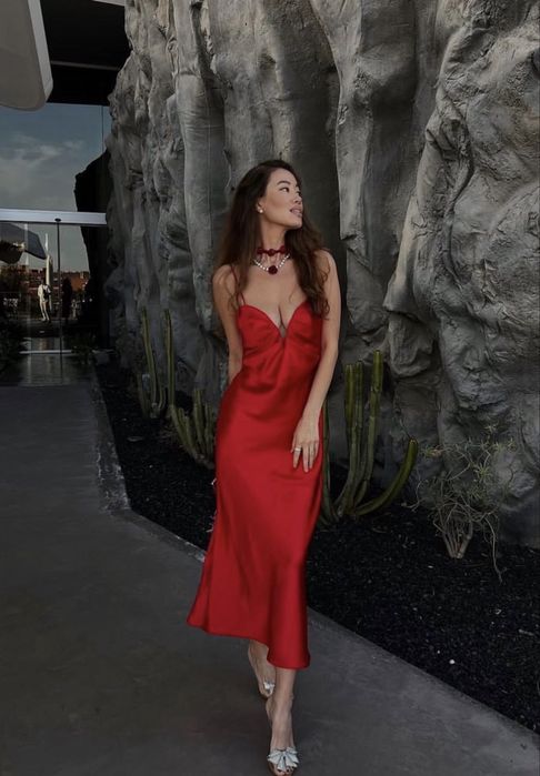 Вечернее платье новое с декольте