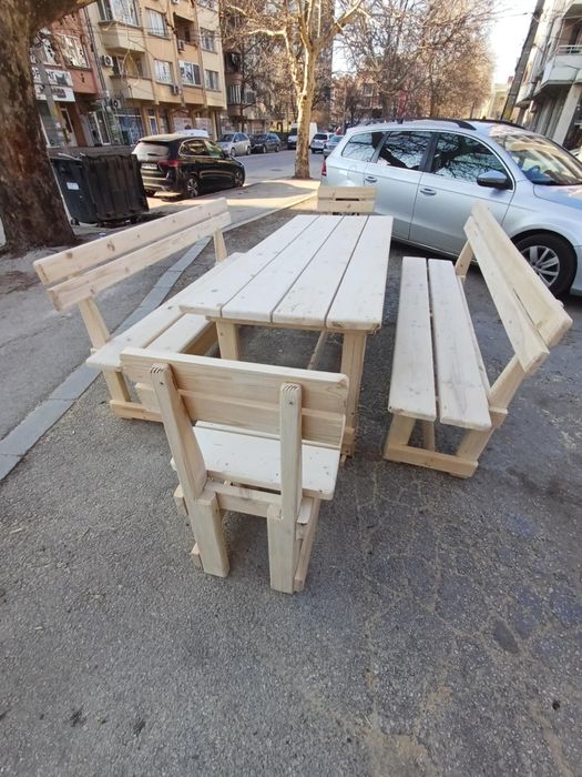 Масивна дървена маса с две пейки и два стола