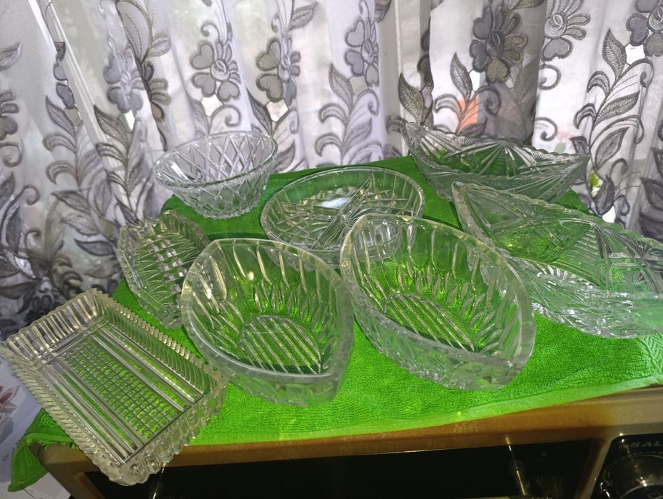 Цена за всё !Хрустальные и стеклянные вазочки для конфет,салата, селёд