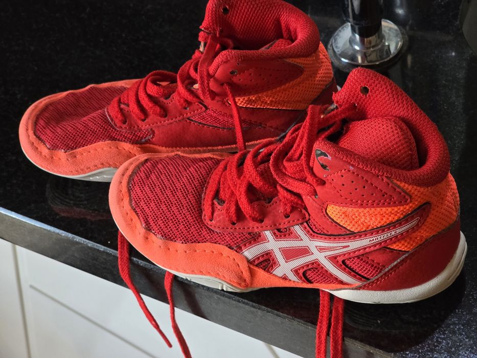 Борцовки ASICS - 27 номер , неразличими от нови