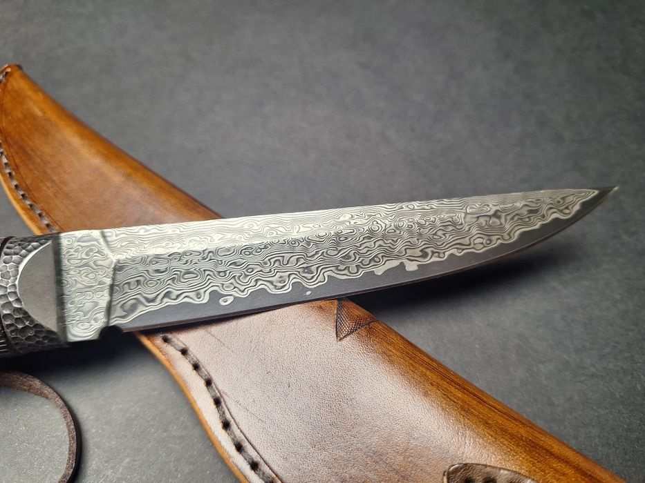 Ловен нож от дамаска стомана VG10 с кожена кания