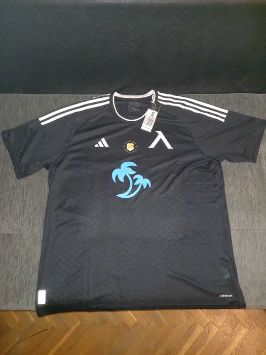 Тениска Adidas на Левски.