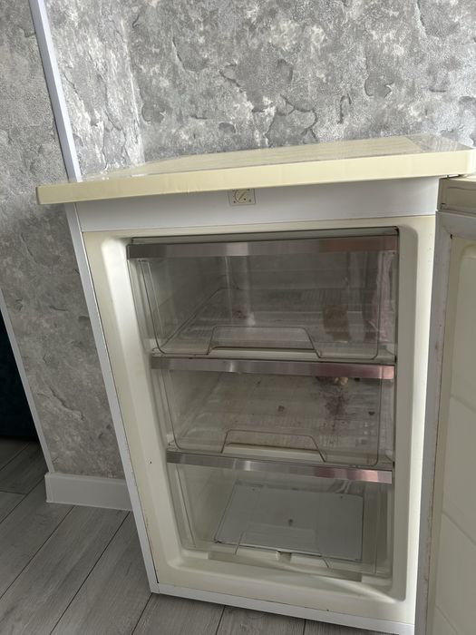 Продам морозильник на запчасти