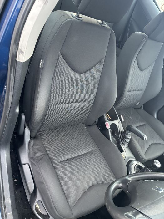 usa Peugeot 308 1.6Hdi dezmembrari peugeot an2008