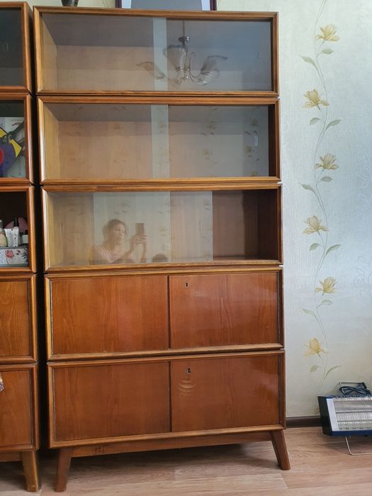 Продам книжный шкаф
