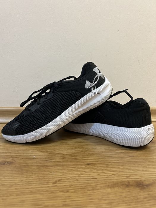 Продавам маратонки Under Armour