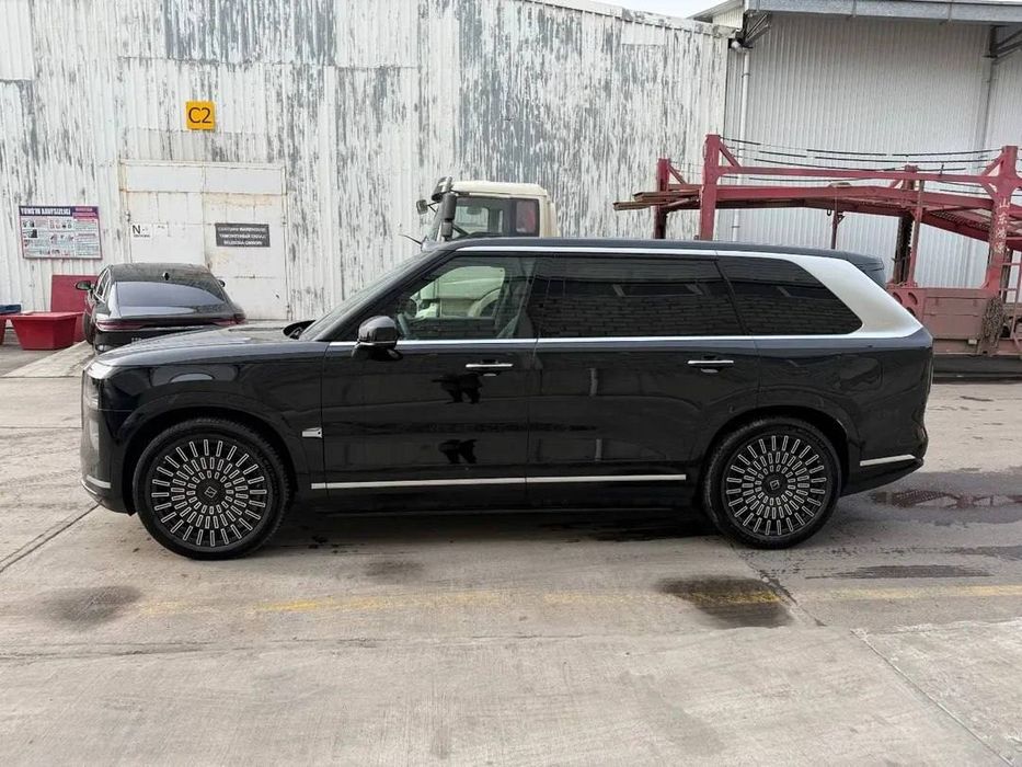 Zeekr 9x Nomer taqilgan