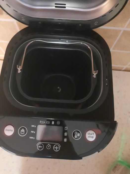 Vând aparat de paine Tefal