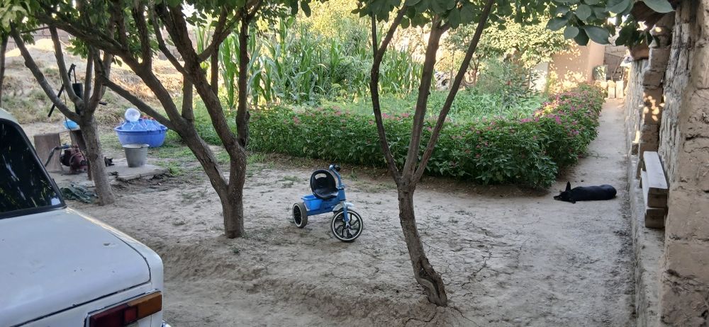 Srochni sotiladi 4 sotiq uy