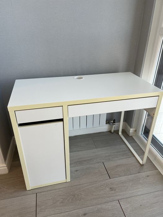 Продам шкаф в спальню и стол