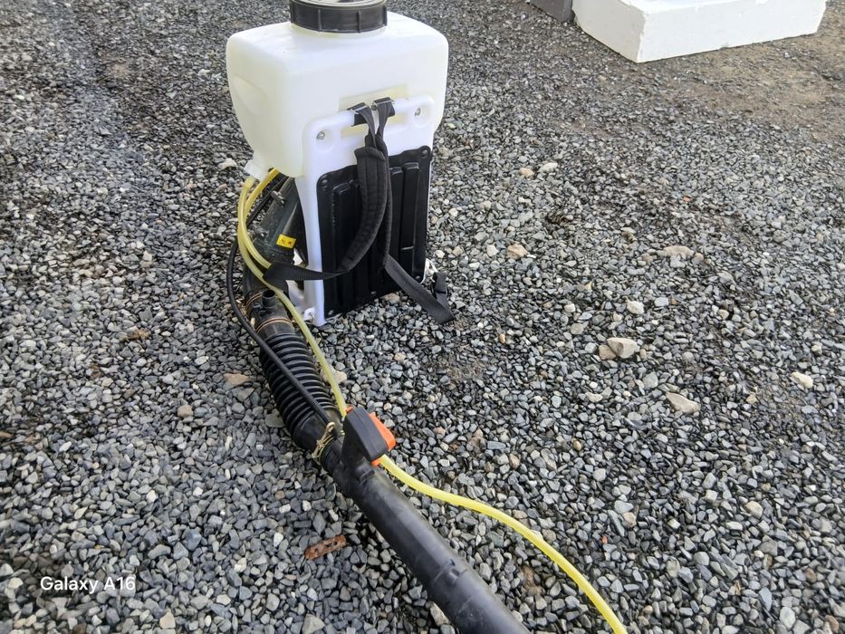 Atomizor (pompa stropit )cu motor pe benzina
