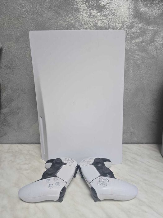 PlayStation 5  cu disc 1TB + 2 Controller Bmg Amanet 97506