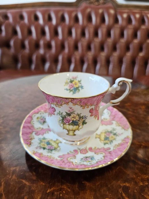 Шкаф в стил Чипъндейл