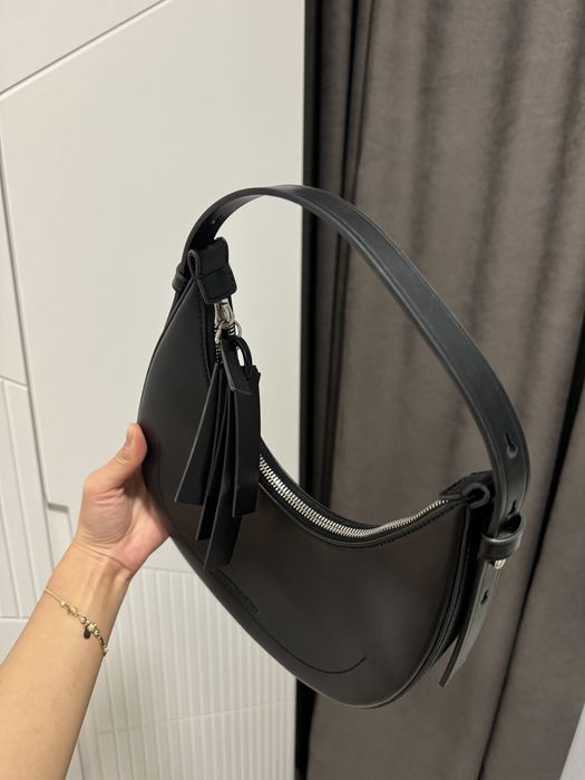 Кожаная сумка Charles & Keith