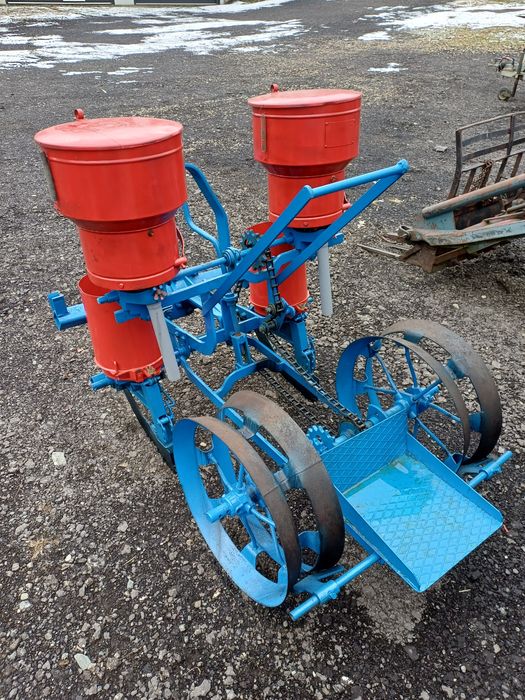 Semanatoare porumb pe 2 randuri mecanica cu fertilizare