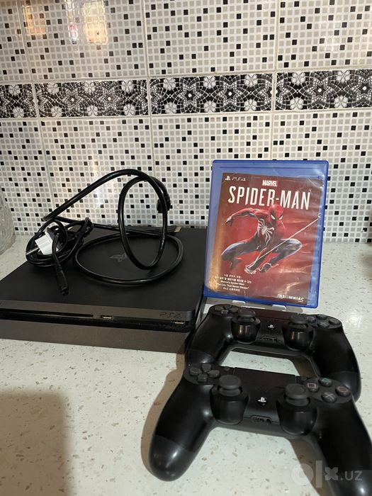 Продам Sony PlayStation 4 Slim + 2 геймпада + игра Spider-Man