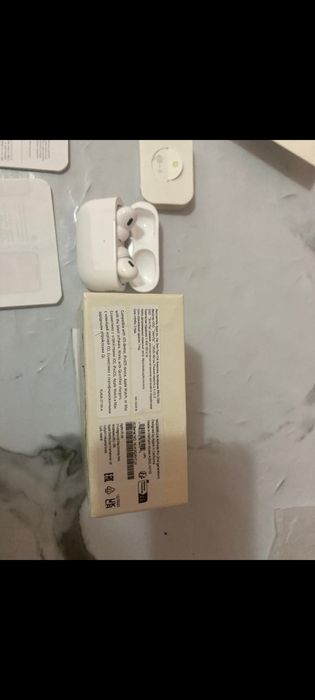 Продам оригинал наушники